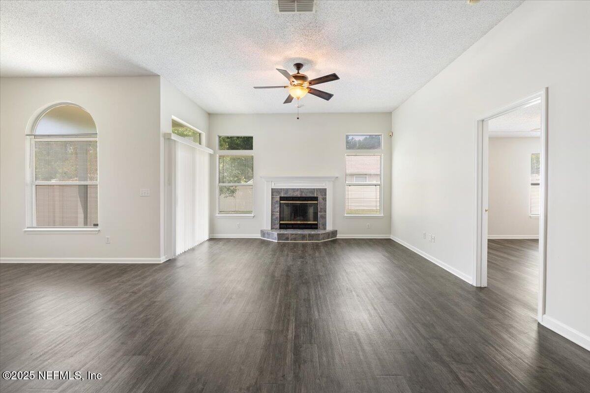 700 Scarlet View Ct - Photo 4 of 30