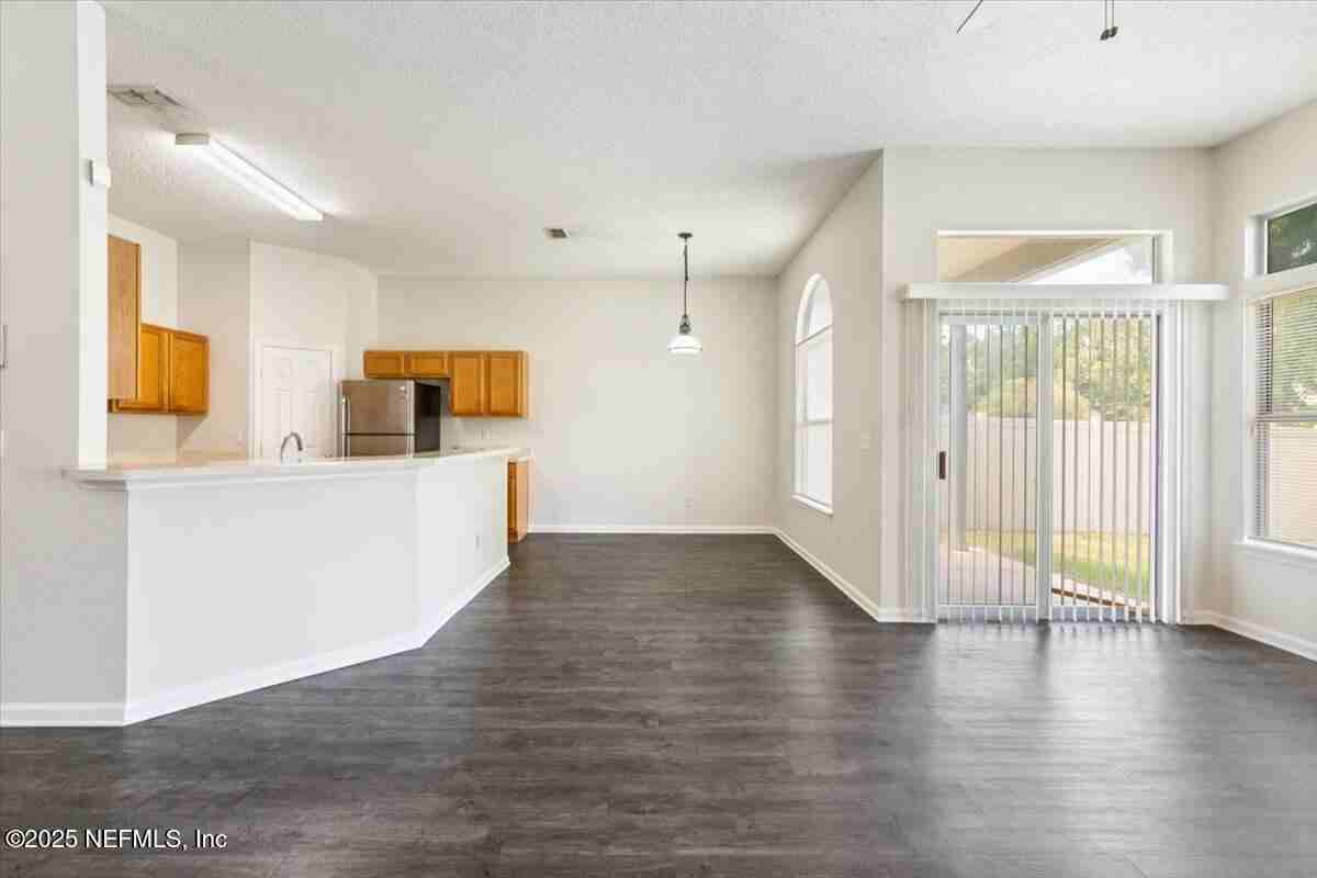 700 Scarlet View Ct - Photo 6 of 30