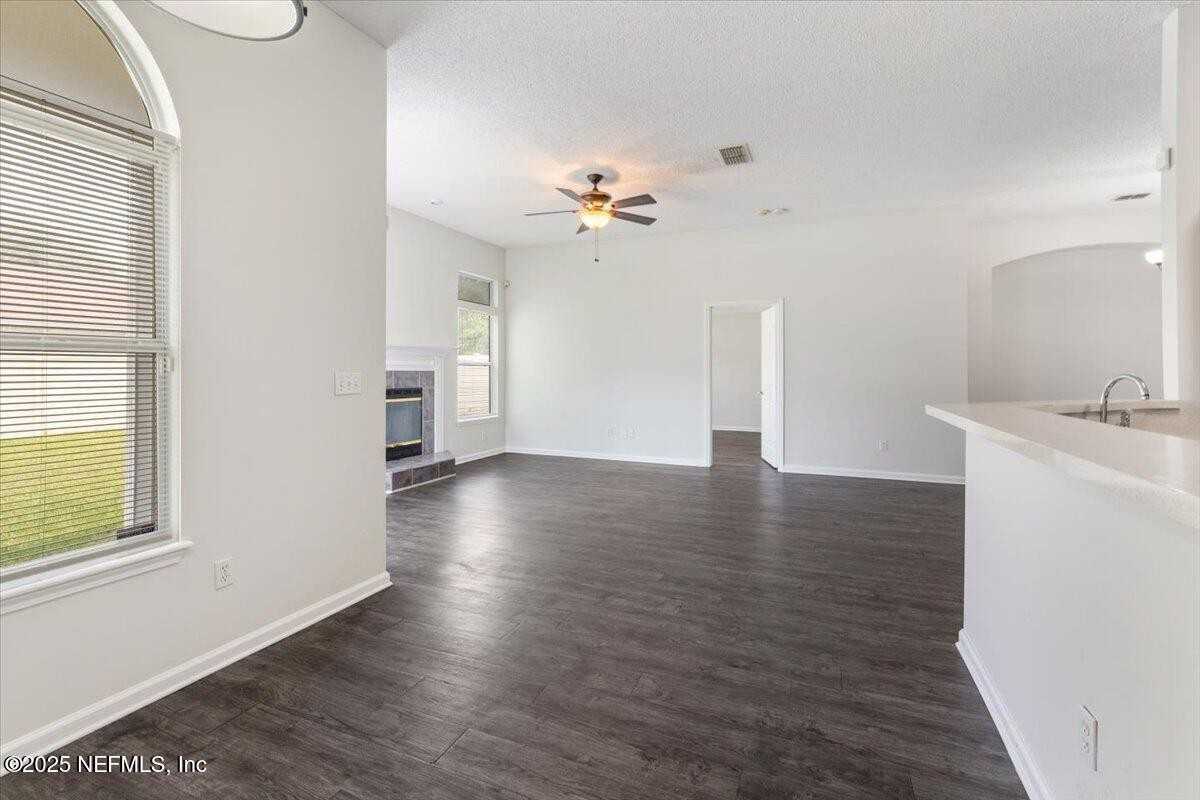 700 Scarlet View Ct - Photo 7 of 30