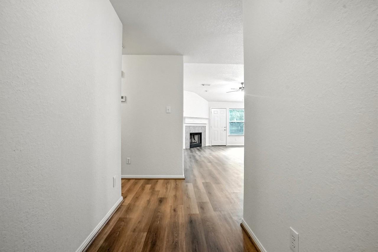 14602 Windwood Park Ln - Photo 4 of 36