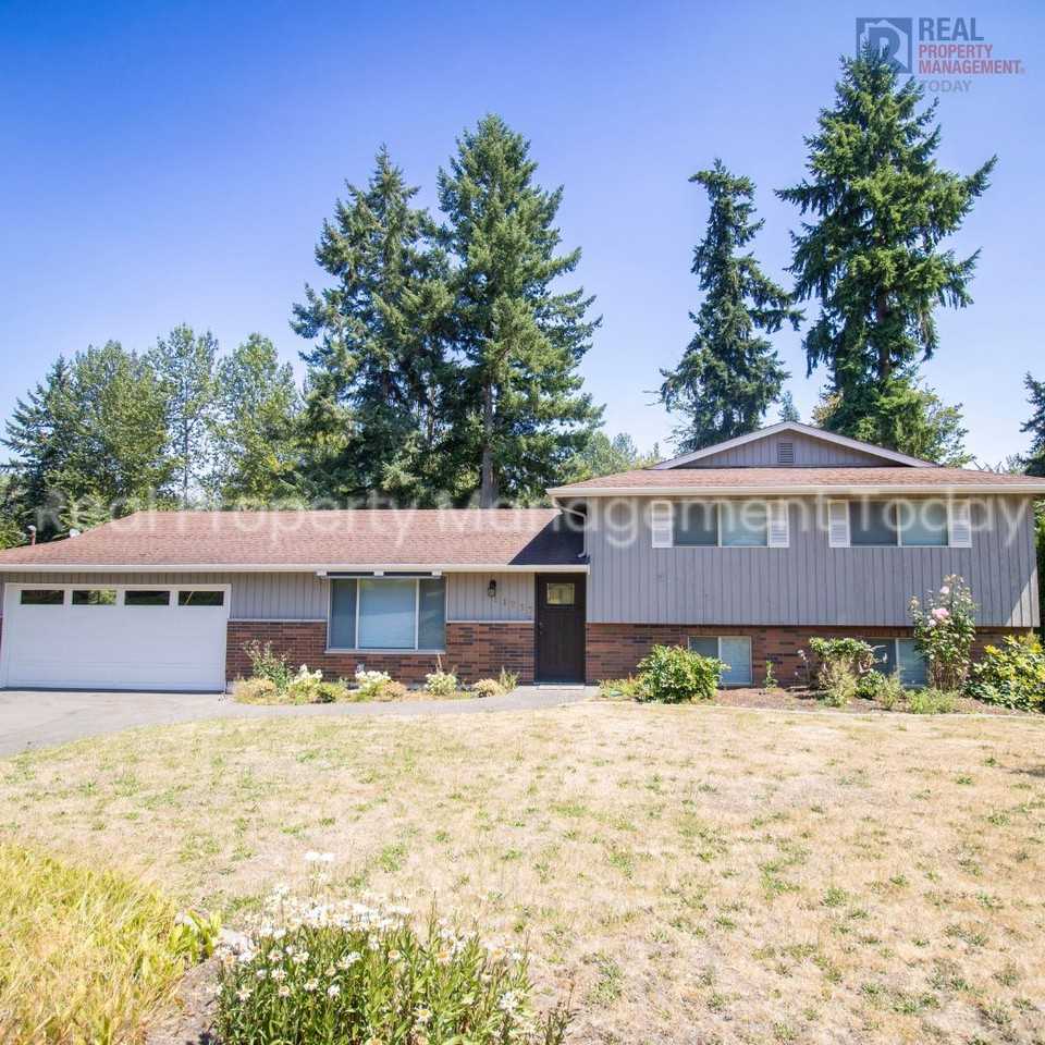 11717 63rd Ave E - Photo 2 of 10