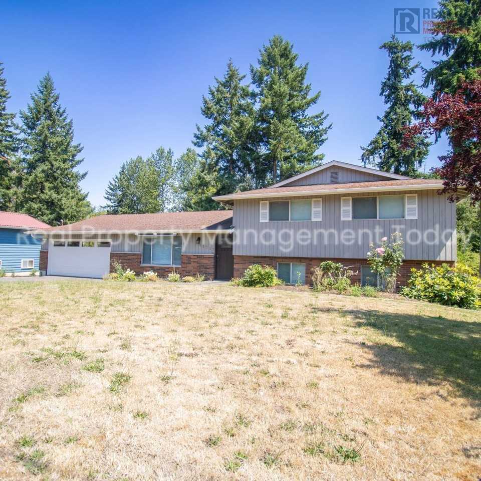 11717 63rd Ave E - Photo 3 of 10