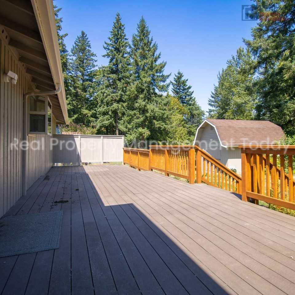 11717 63rd Ave E - Photo 4 of 10