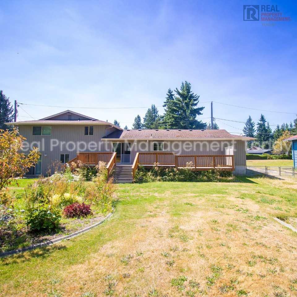 11717 63rd Ave E - Photo 6 of 10