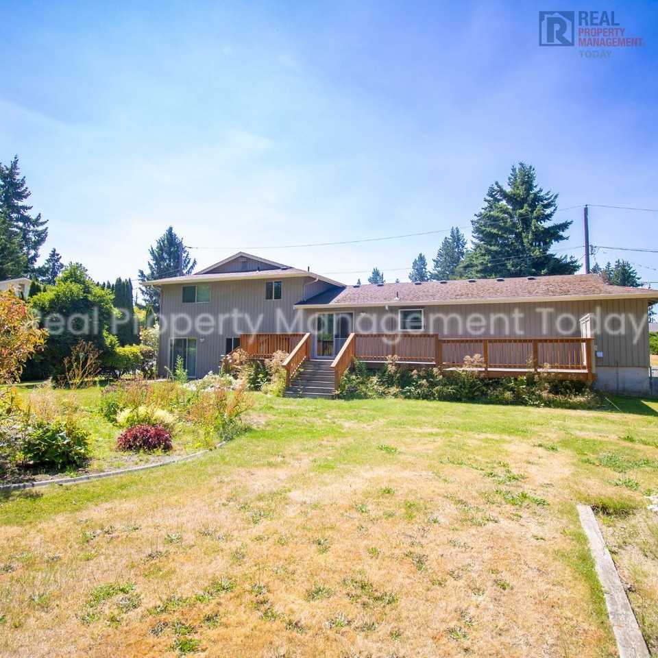 11717 63rd Ave E - Photo 7 of 10