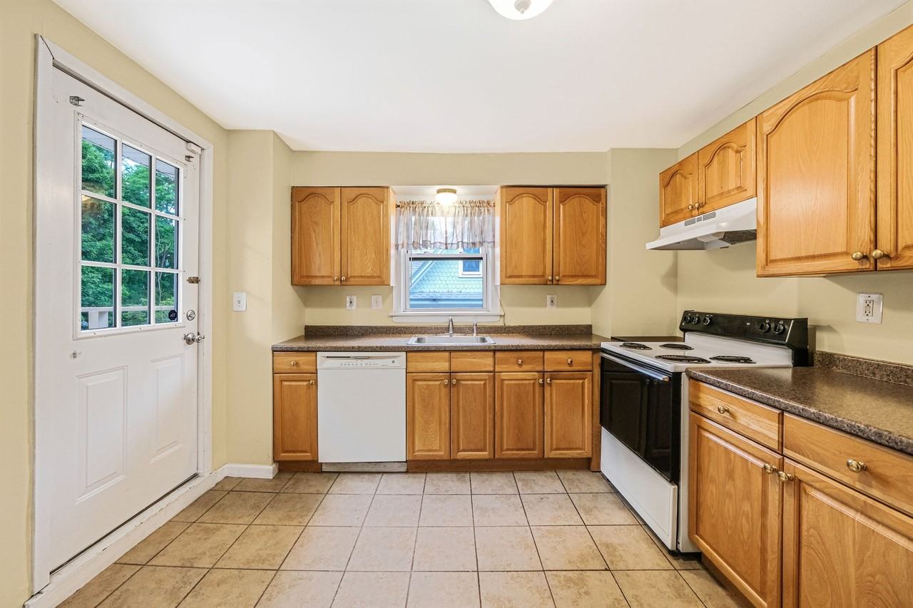 483 New York Ave #2ndFL - Photo 4 of 17