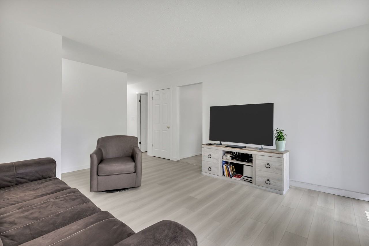 1574 Rothesay St - Photo 3 of 21