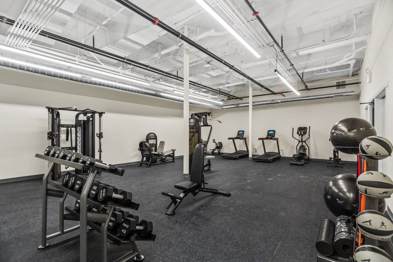 1453 Maple Ave - Photo 6 of 50