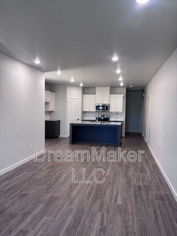 921 Riva Pkwy - Photo 2 of 36