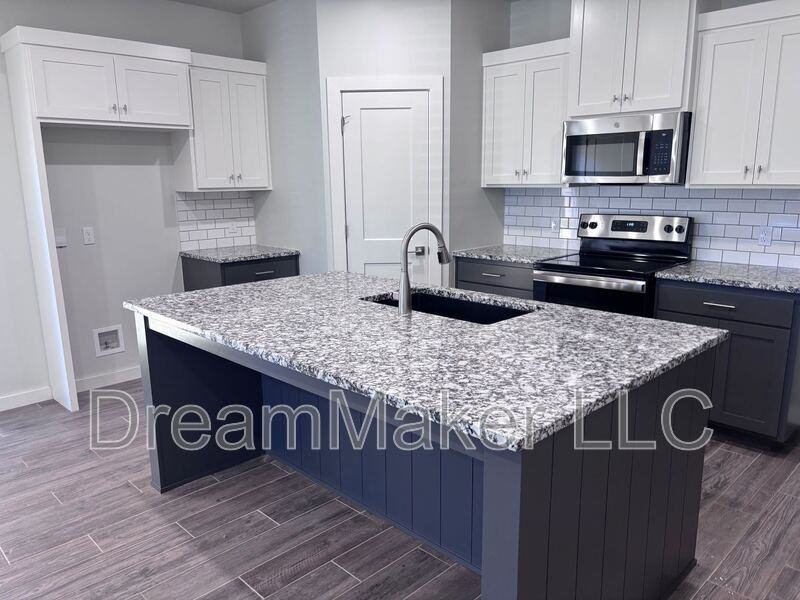 921 Riva Pkwy - Photo 3 of 36