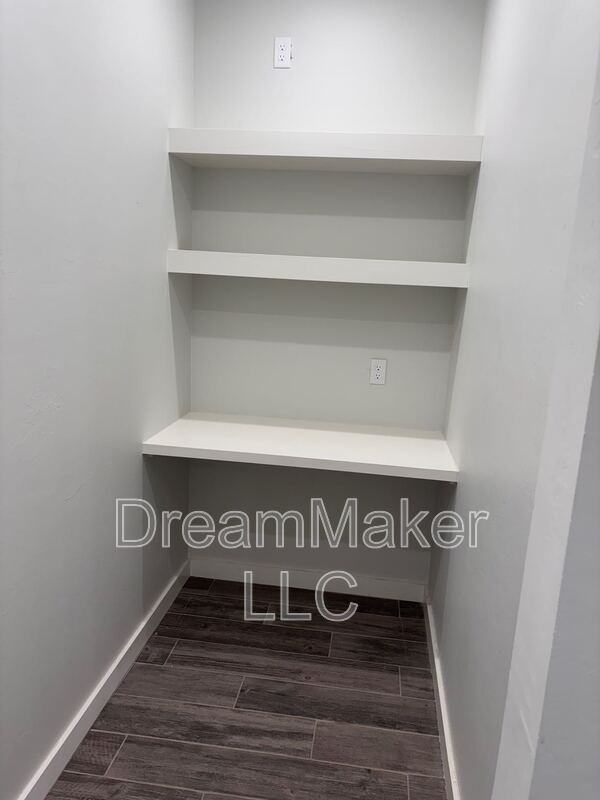 921 Riva Pkwy - Photo 4 of 36