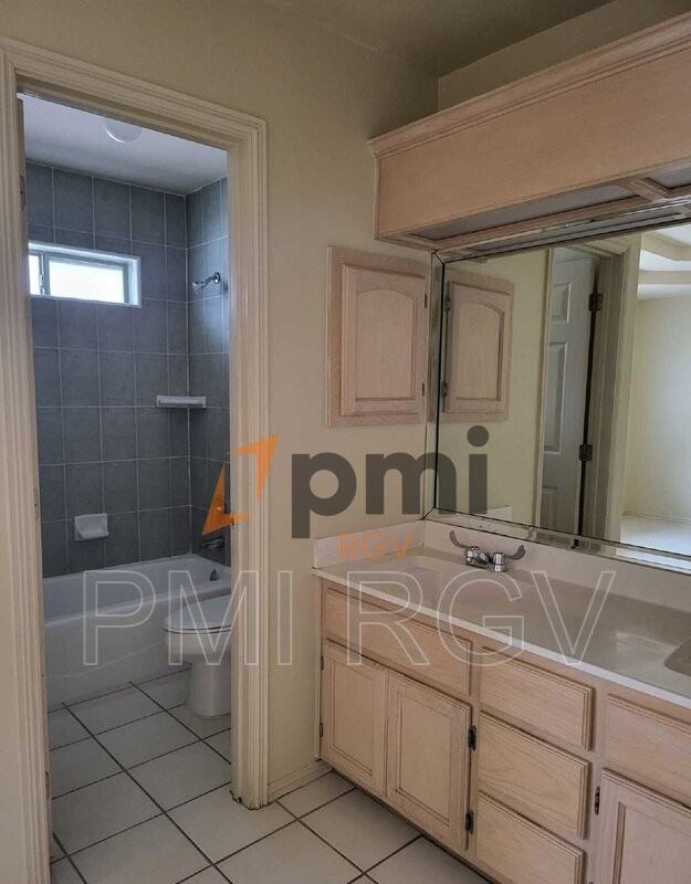 709 Robin Ave #2 - Photo 4 of 10