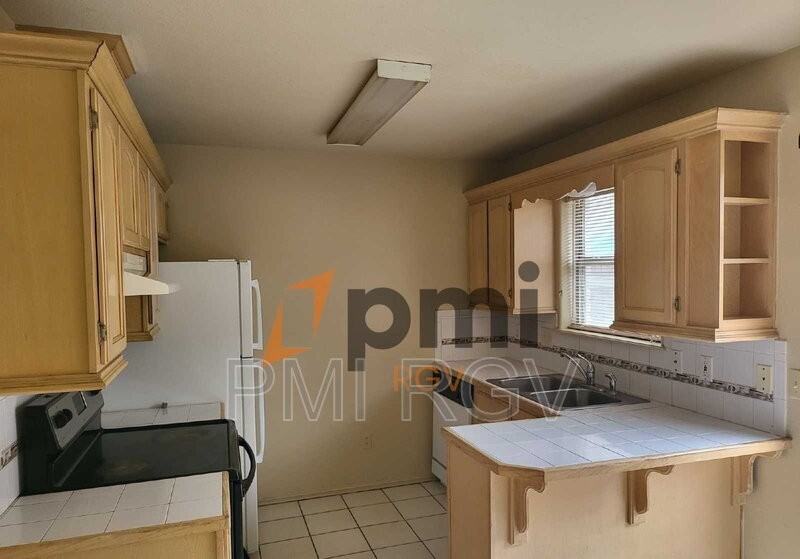 709 Robin Ave #2 - Photo 5 of 10