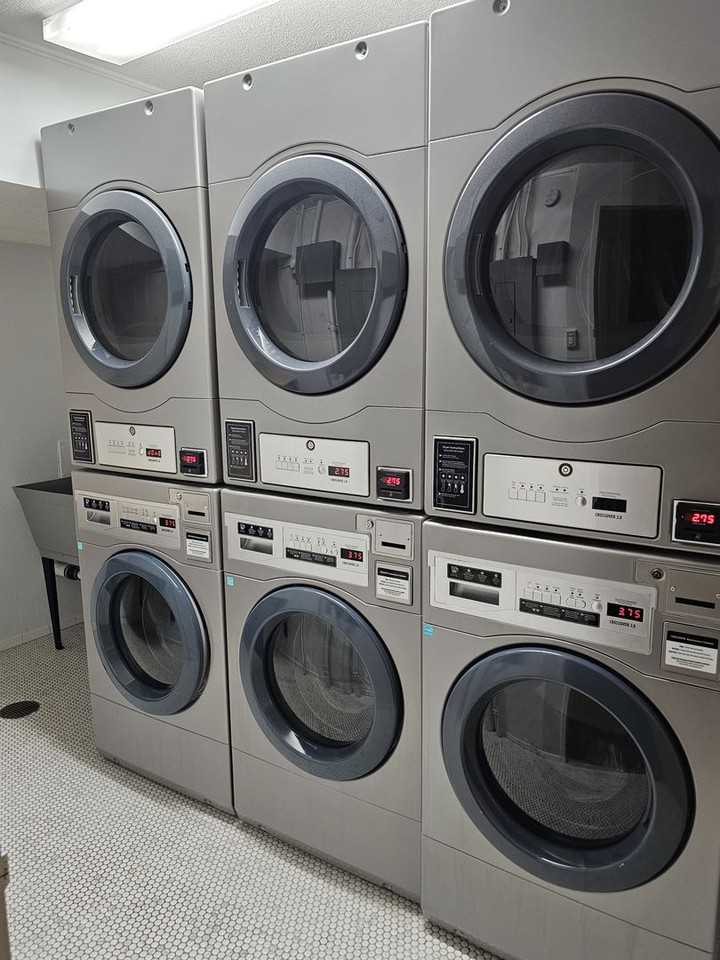 Park Royal - Photo 5 of 39