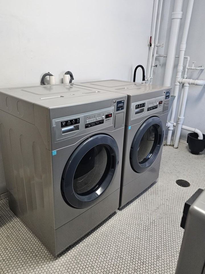 Park Royal - Photo 7 of 39