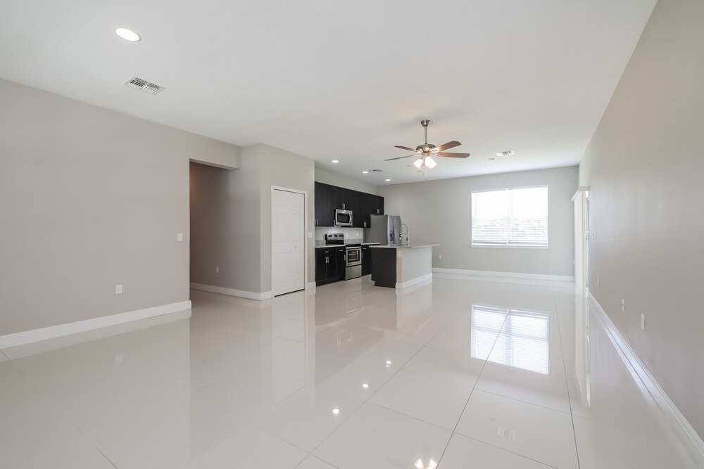 1010 Heron Ct - Photo 3 of 19