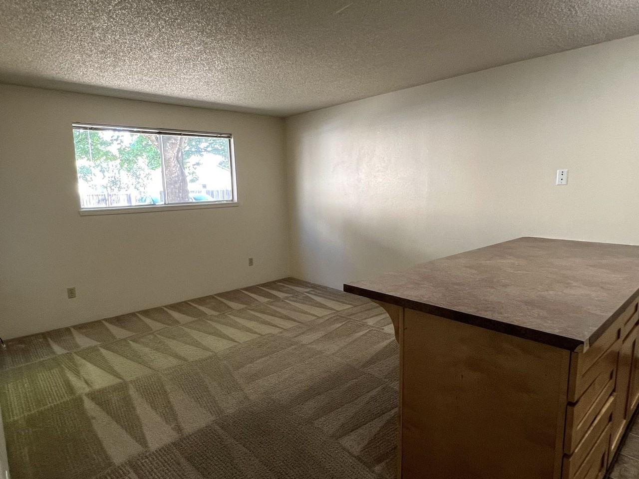 Cordova Apts - Photo 6 of 27