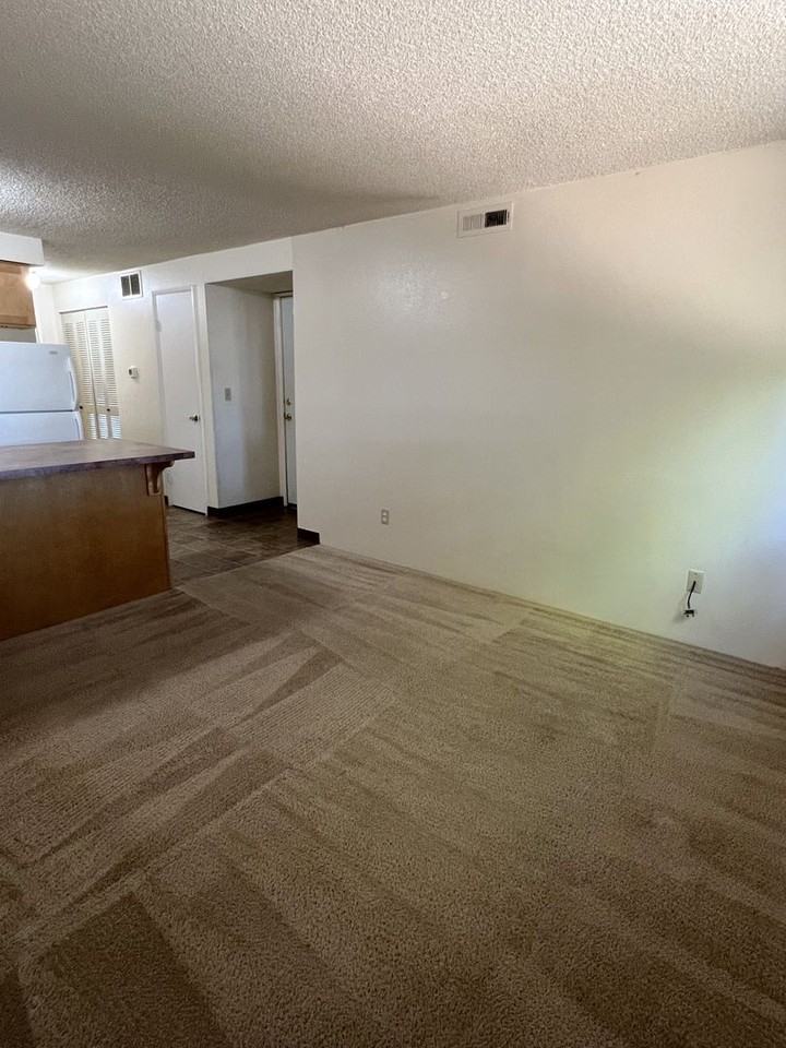 Cordova Apts - Photo 7 of 27