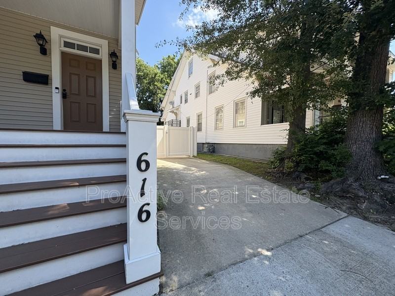 616 New Jersey Ave - Photo 3 of 42