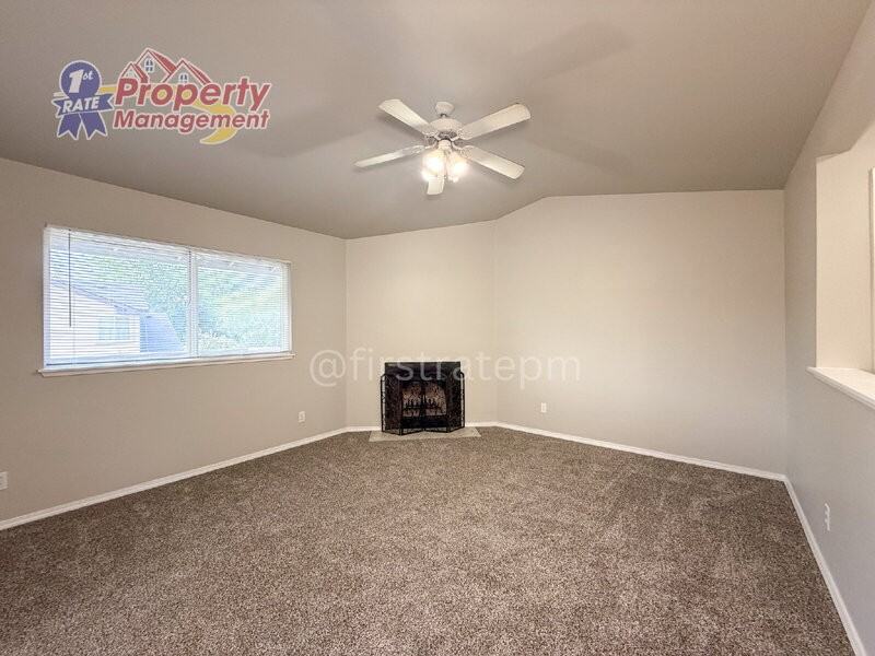 5649 W Dorian Ln - Photo 4 of 24