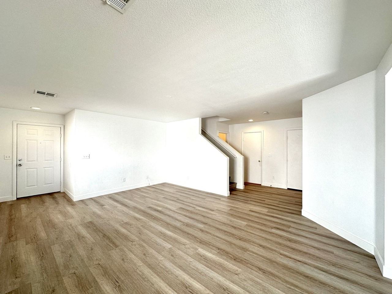 5554 Henshaw Ave - Photo 5 of 22