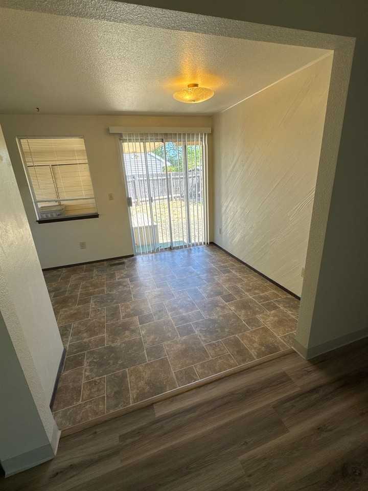 2225 Nw 14th St - Photo 4 of 25