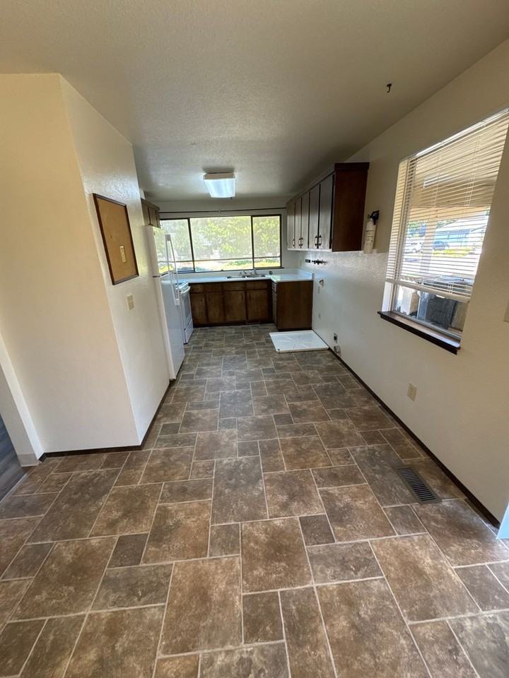 2225 Nw 14th St - Photo 5 of 25