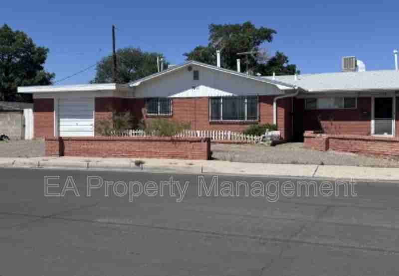 7015 Trumbull Ave Se - Photo 2 of 13