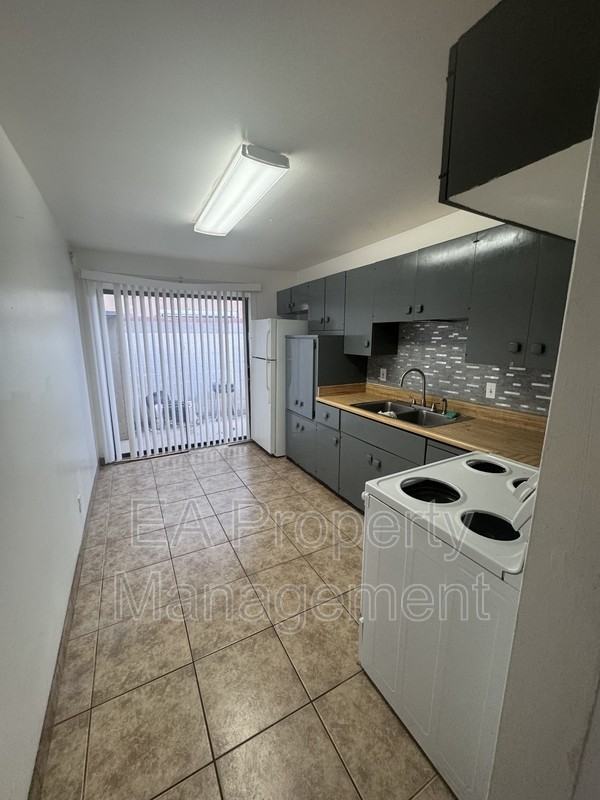 7015 Trumbull Ave Se - Photo 6 of 13