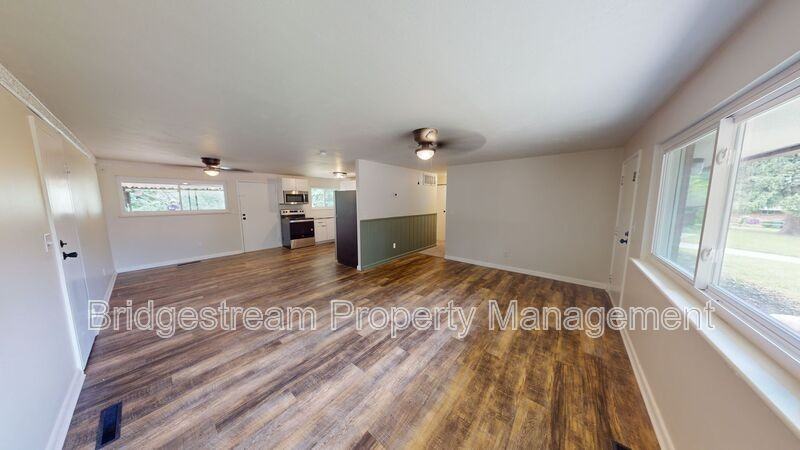 2011 Lehigh Pl - Photo 2 of 8