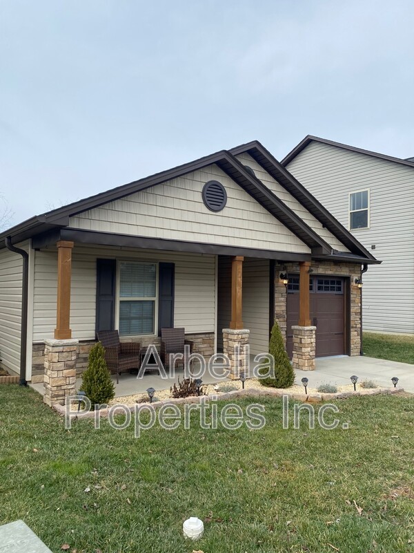 663 Suffolk Rd - Photo 2 of 9