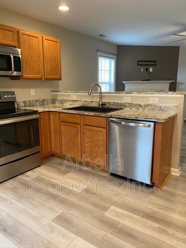 663 Suffolk Rd - Photo 3 of 9