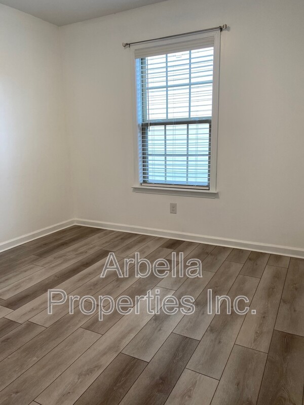 663 Suffolk Rd - Photo 5 of 9