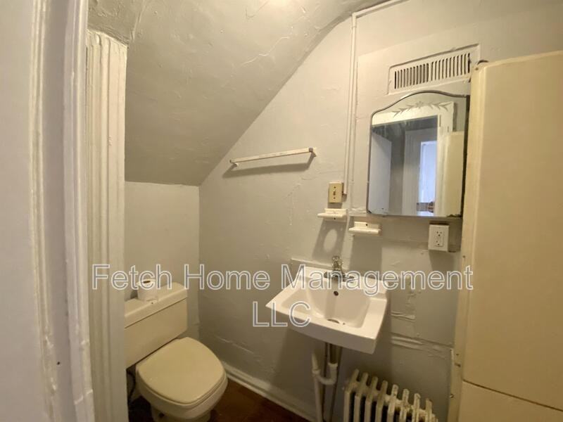 633 Manor St - Photo 6 of 8