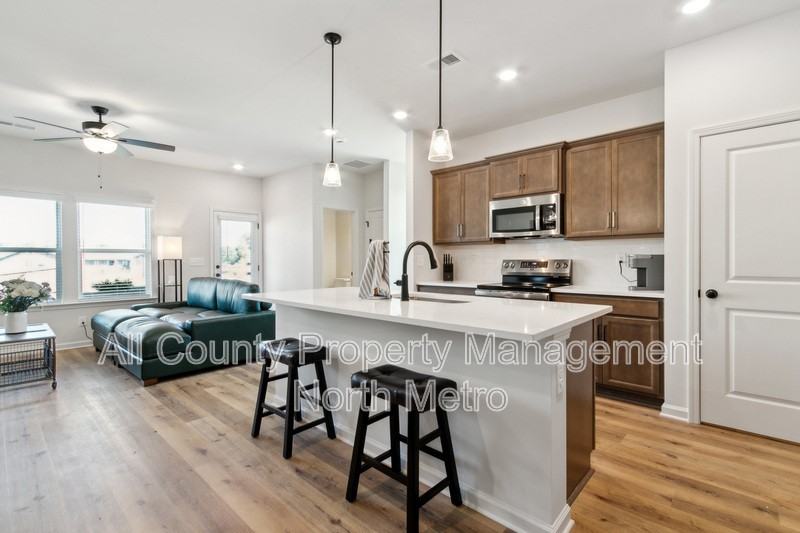 328 Mountain Blvd #T1 - Photo 3 of 24