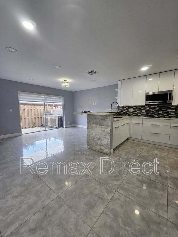 331 Cypress Way W - Photo 2 of 6