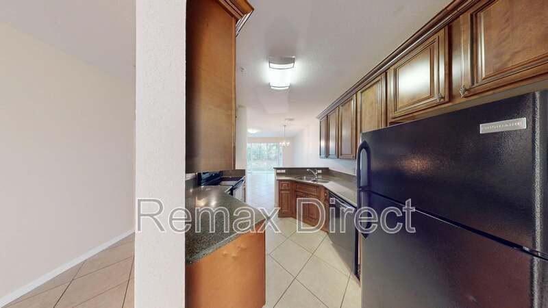 831 Pipers Cay Dr - Photo 3 of 6