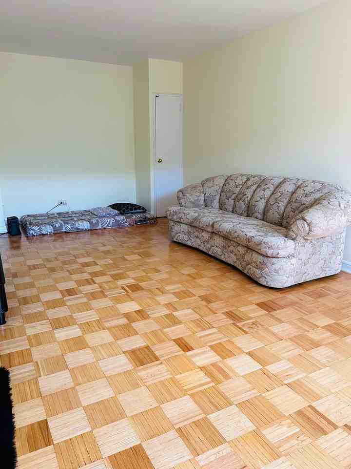 Yonge St & Davisville Ave - Photo 2 of 10