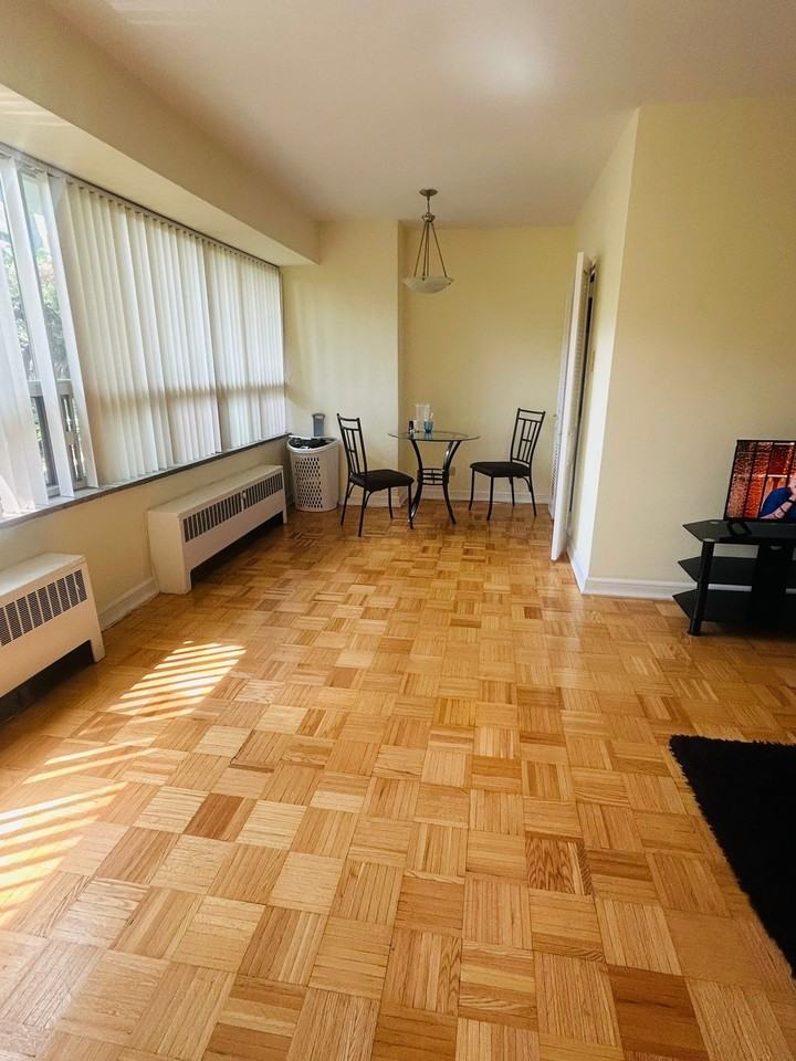 Yonge St & Davisville Ave - Photo 3 of 10