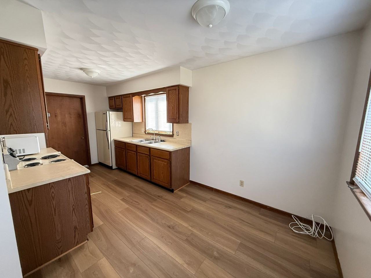 Herbert St 120 E - Photo 6 of 28