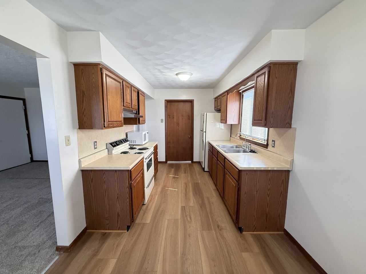 Herbert St 120 E - Photo 7 of 28