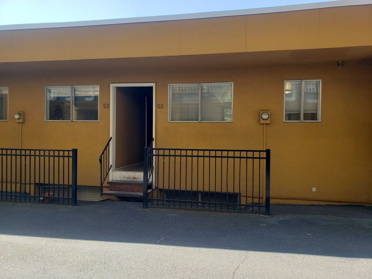 851 Sw Broadway Dr #52 - Photo 2 of 26