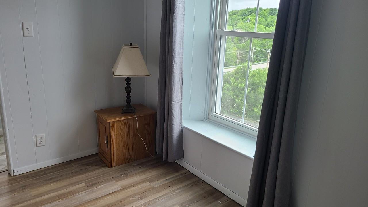 Mineral Point Rentals - Photo 6 of 10