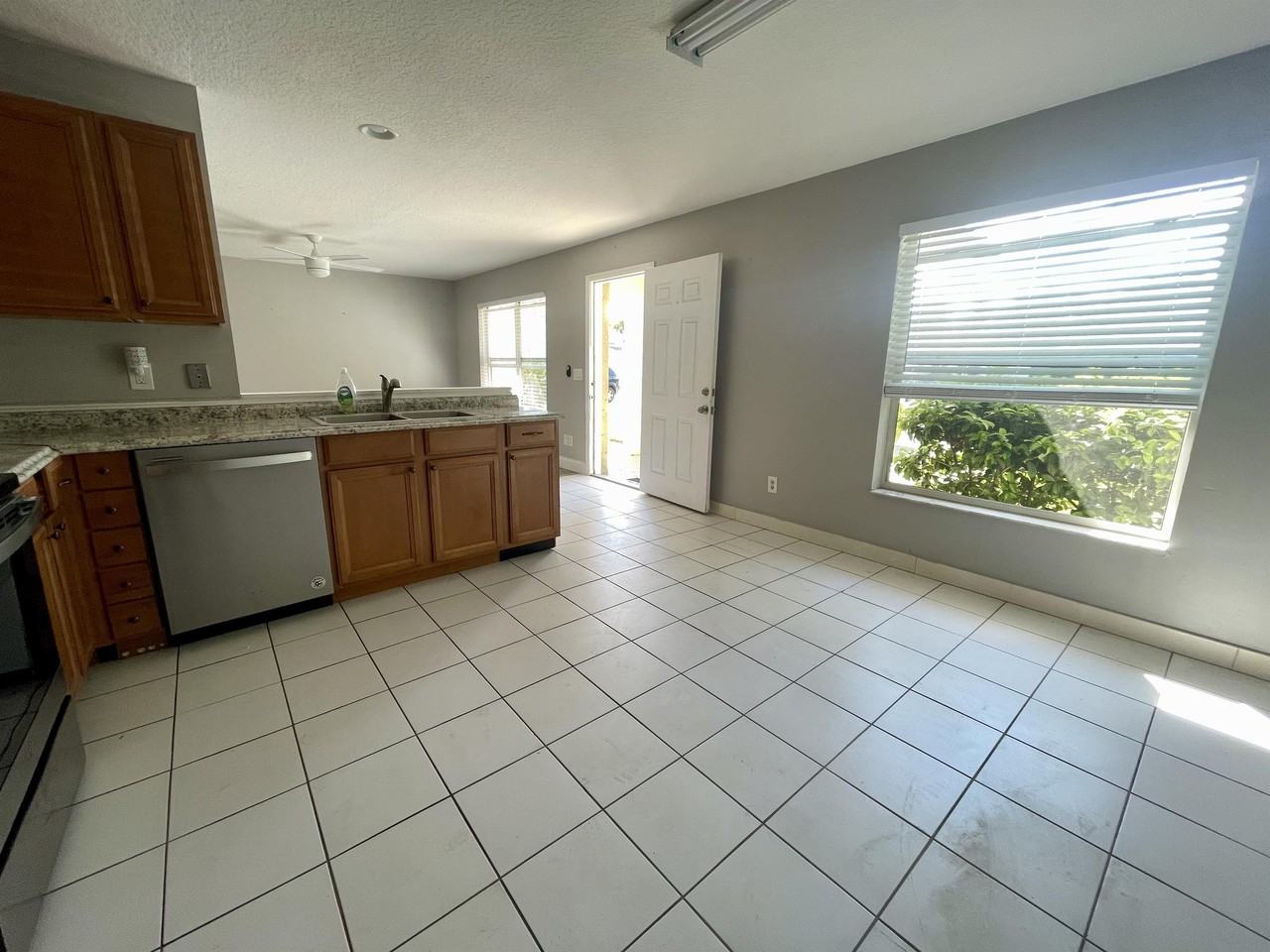 1713 Palmetto Court - Photo 2 of 26