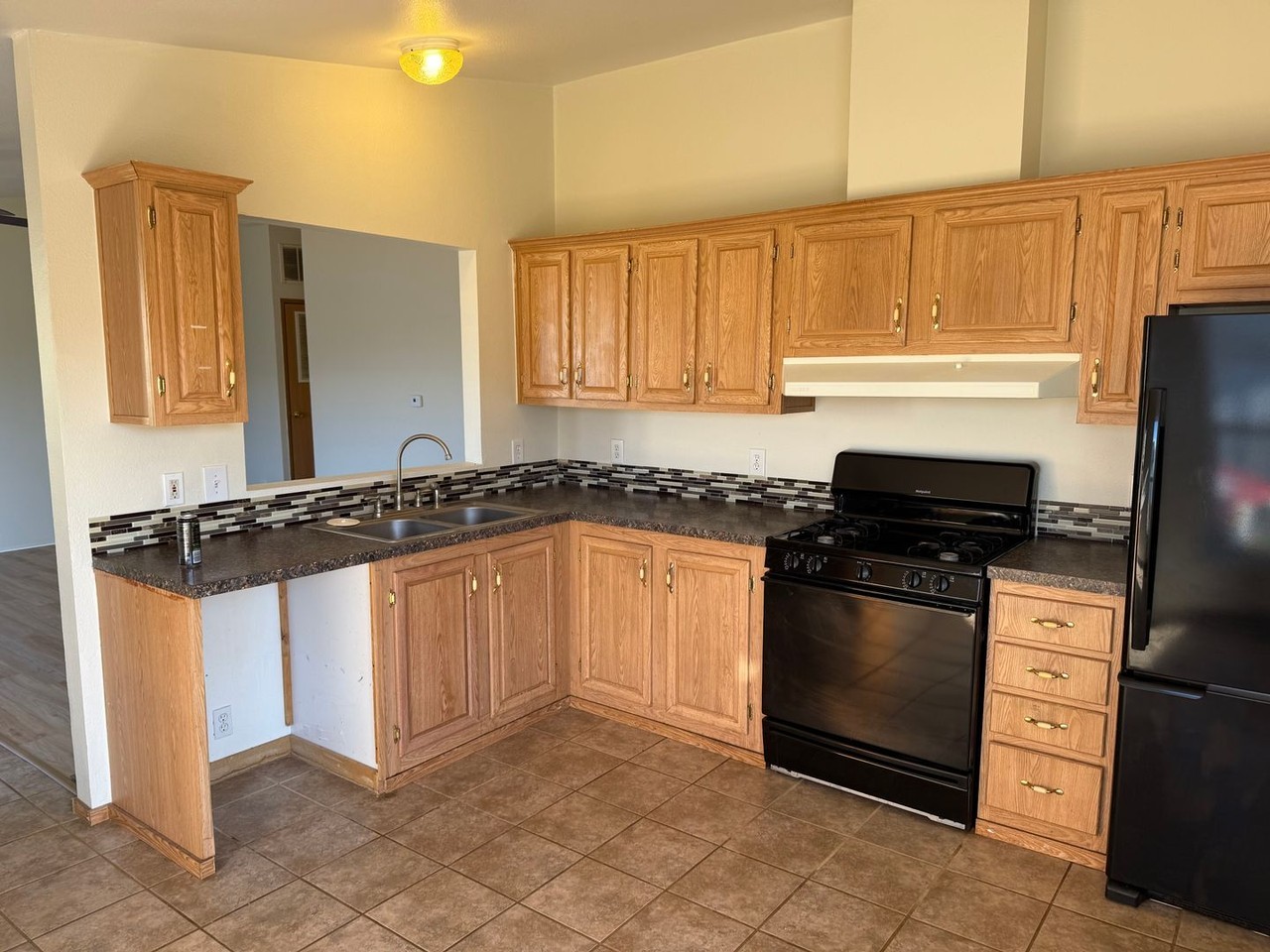 310 N Hayden St - Photo 4 of 6
