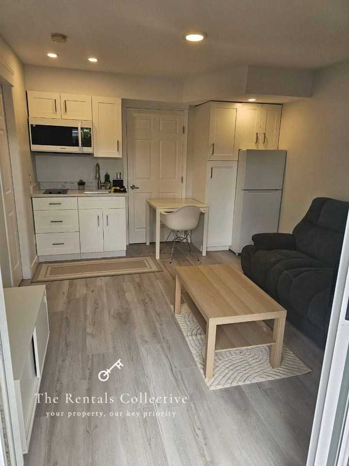 21965 49 Avenue - Photo 2 of 10