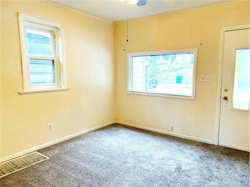 407 Main St - Photo 3 of 12