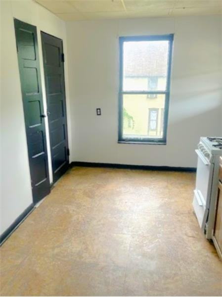 471 S 4th St #2ndFL - Photo 5 of 9