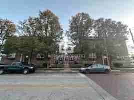 featured image of 1231 W Walnut St
