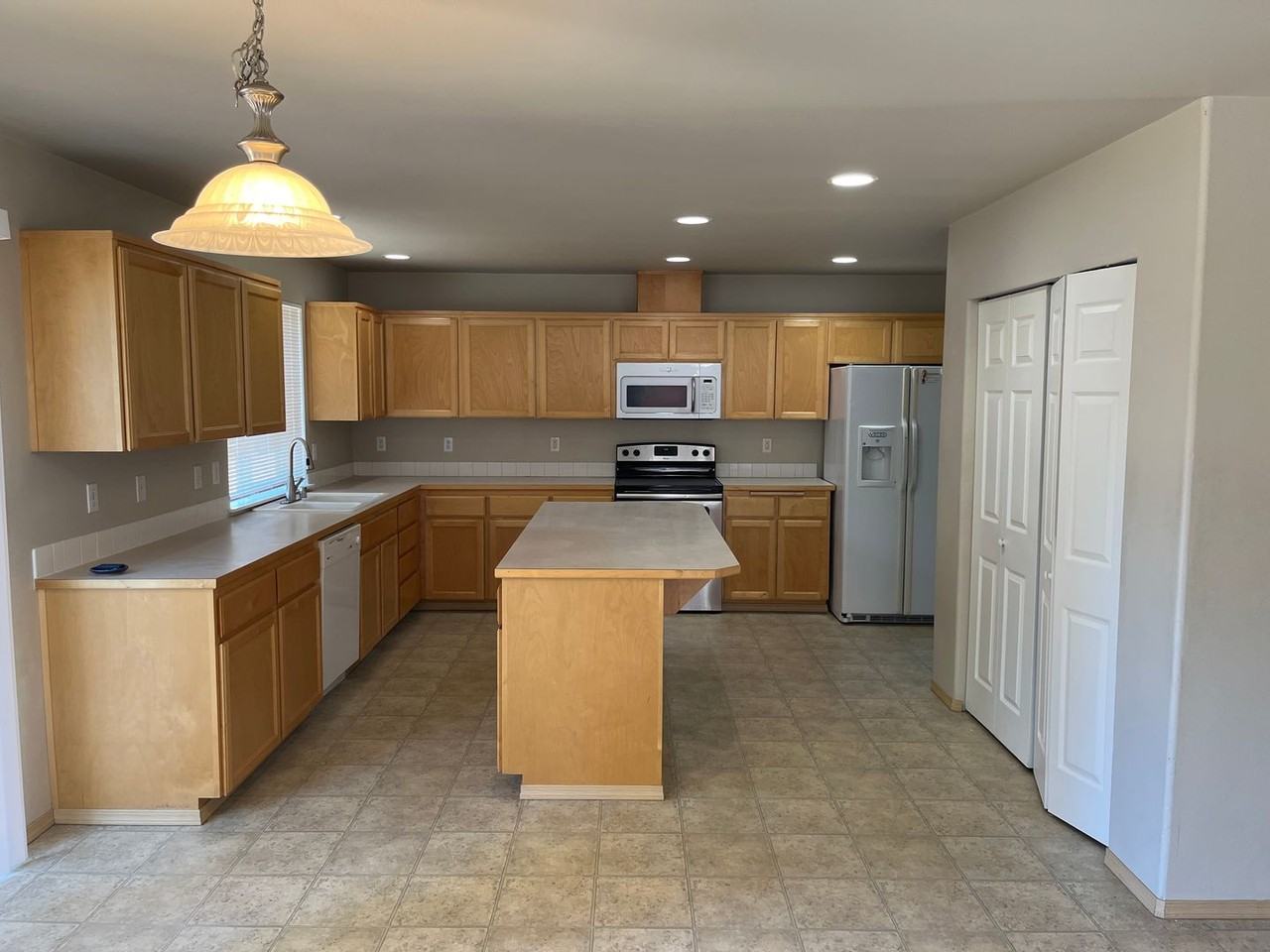 18544 96th Ave E - Photo 2 of 11